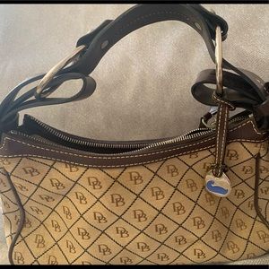 Dooney and Bourke purse / Brown